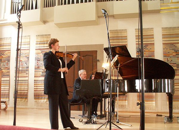 Julia Röntz, Violin and Wolfgang Müller-Steinbach, Piano.